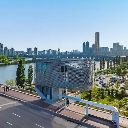 Sky Suite Hangang Bridge